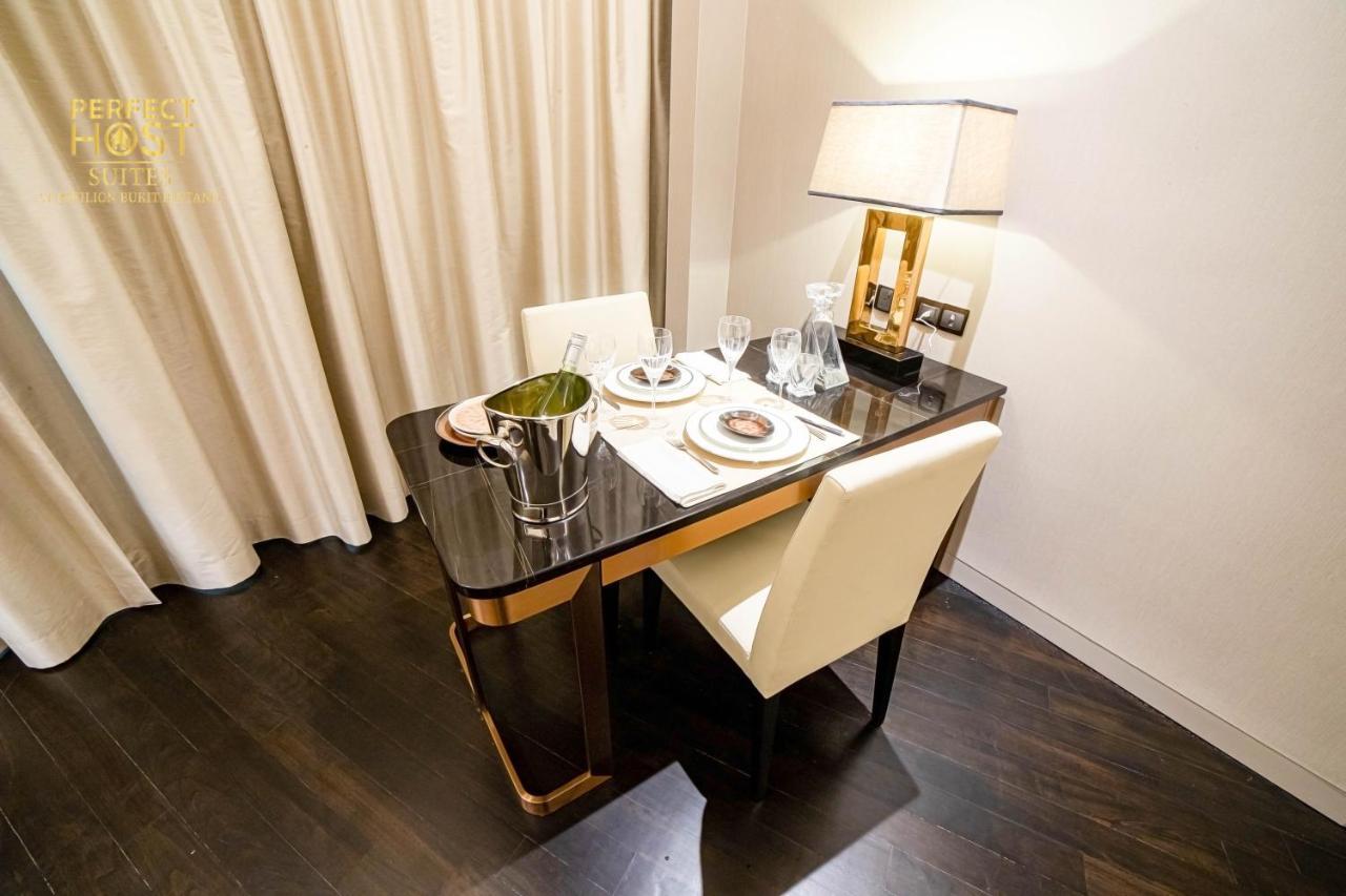 Ph Suites At Pavilion Bukit Bintang Kuala Lumpur Zewnętrze zdjęcie A table in a hotel room