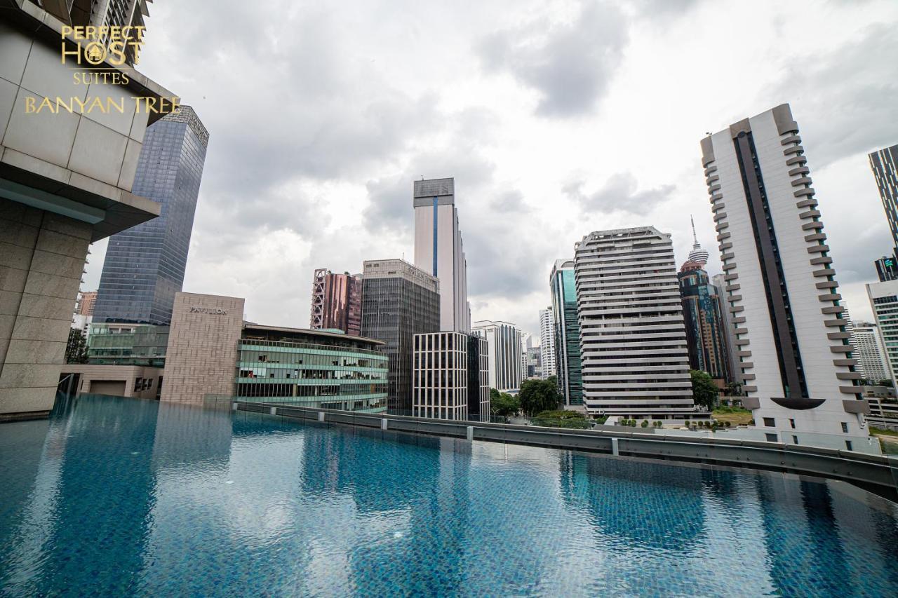 Ph Suites At Pavilion Bukit Bintang Kuala Lumpur Zewnętrze zdjęcie The swimming pool at the 33rd floor of the hotel